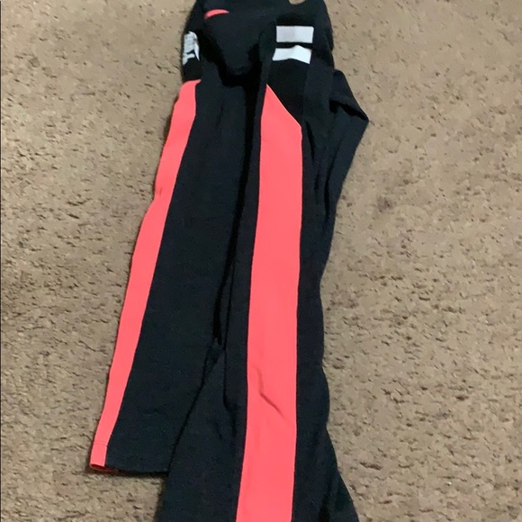 Pink 3/4 capri leggings - Picture 2 of 2